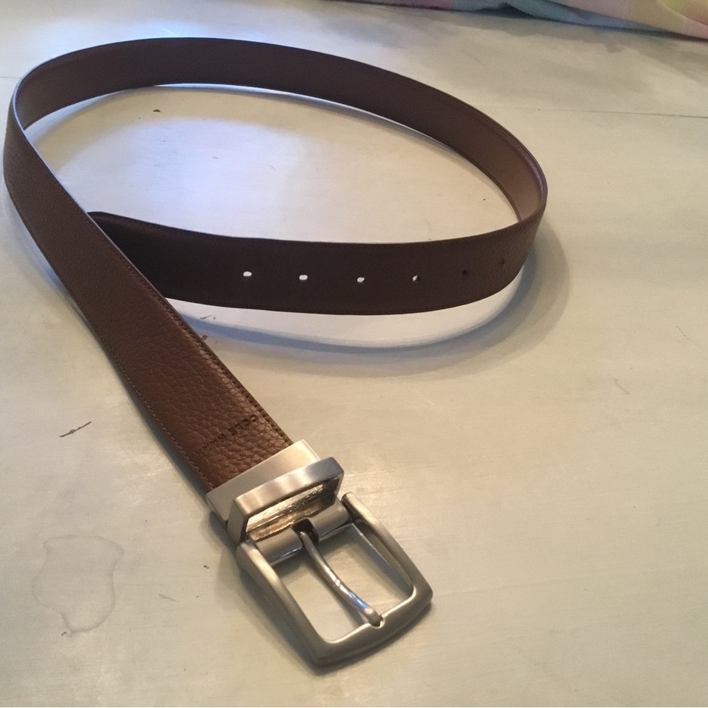 Cole Haan Men’s Brown Leather reversible belt. Smooth and pebble. 42
